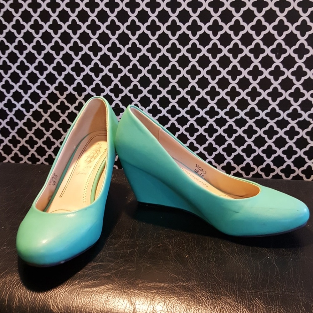 Robbins egg blue/teal wedges.